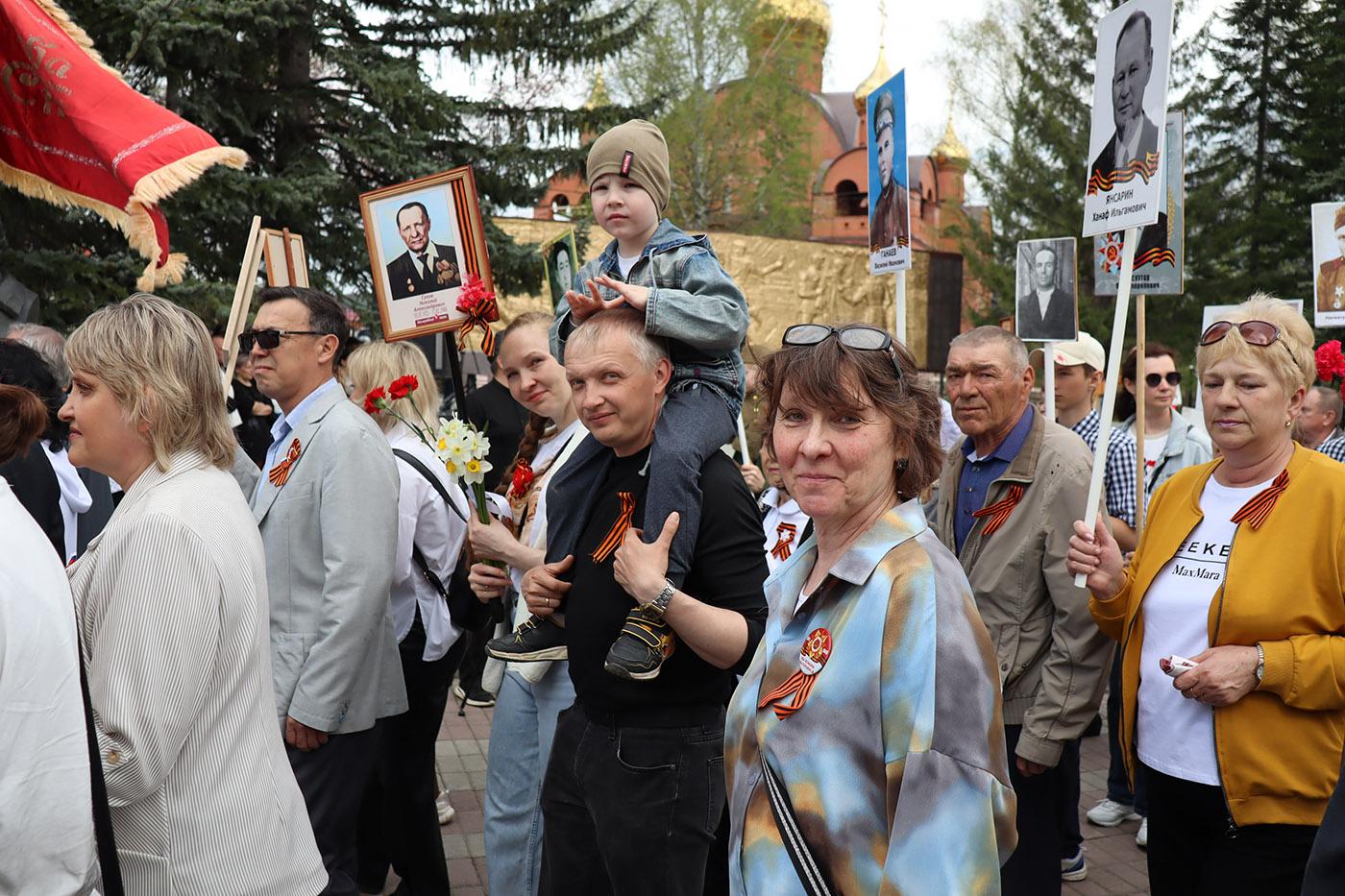 Завод «Ижсталь» отметил День Победы шествием заводского «Бессмертного полка» и встречей Поезда Победы